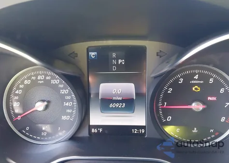 2018 Mercedes-Benz C 300 z USA, uszkodzony, nr VIN 55SWF4JBXJU280298